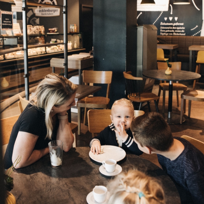 Mecklenburger Backstuben - mit Kind im Café